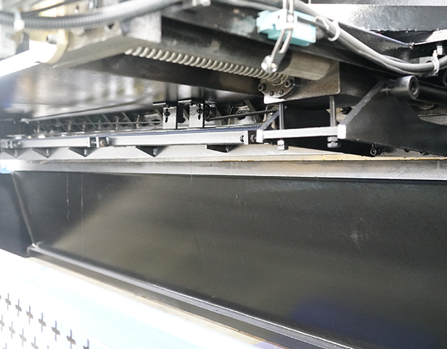 QC11K液压纸张剪切机金属电锯为工业设备领域